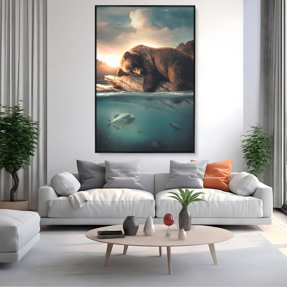 Tablou canvas cu tablou urs brun si peste subacvatic, in rama de aluminiu negru, pe perete intr-un living